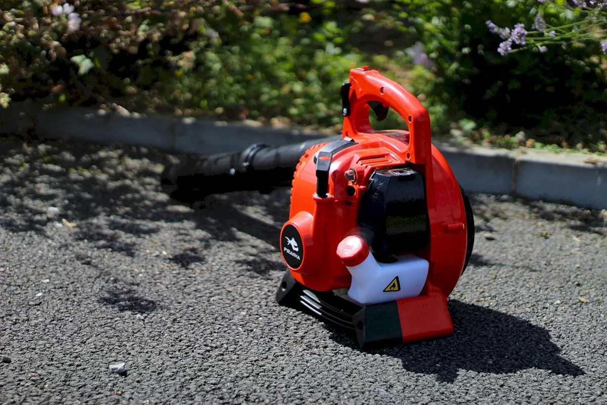 Piranha 4 Stroke Leaf Blower -  NO Mixing Fuel! - Image 1