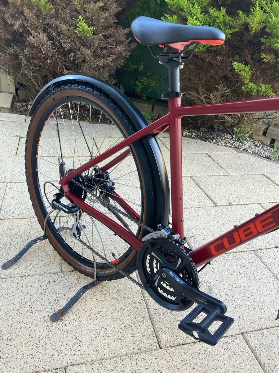 Cube Nature hybrid bike - Image 3