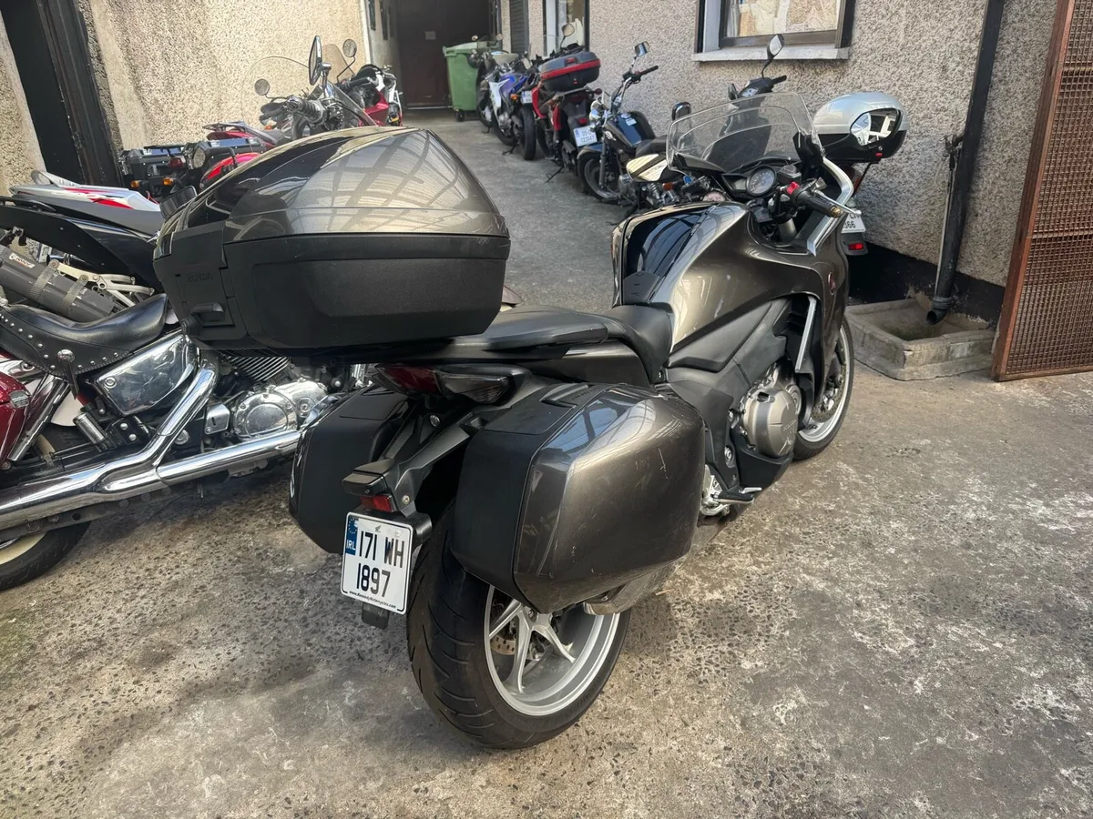 2017 VFR1200F - Image 3