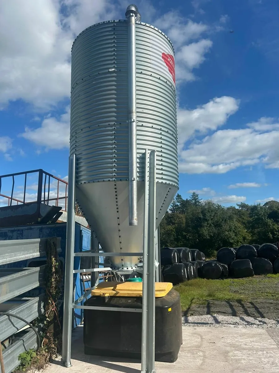 Meal Silos/ Bins  and Batch Feeders - Image 1