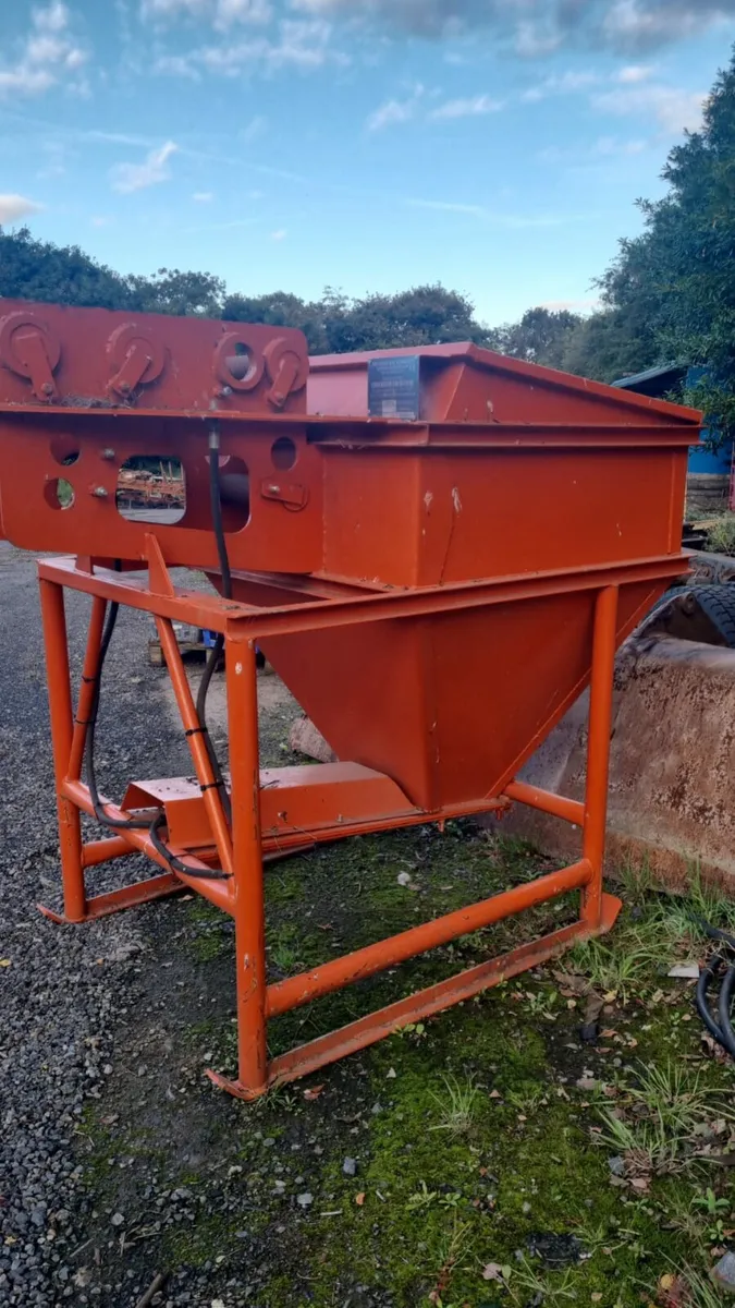 Concrete Skip 7.5 Cubic Meters - Image 1