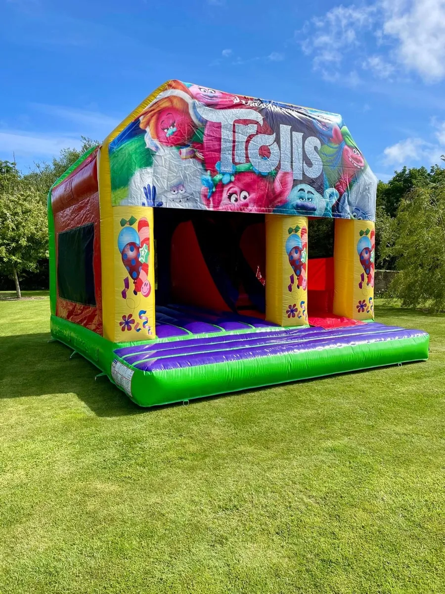 Bouncy castles - Image 1