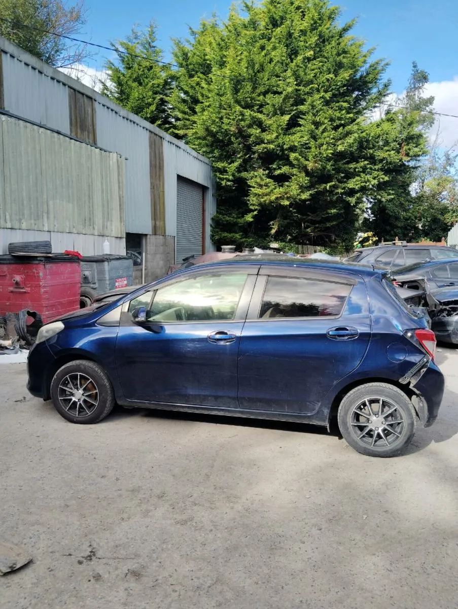 Breaking Toyota vitz 2013 petrol - Image 2