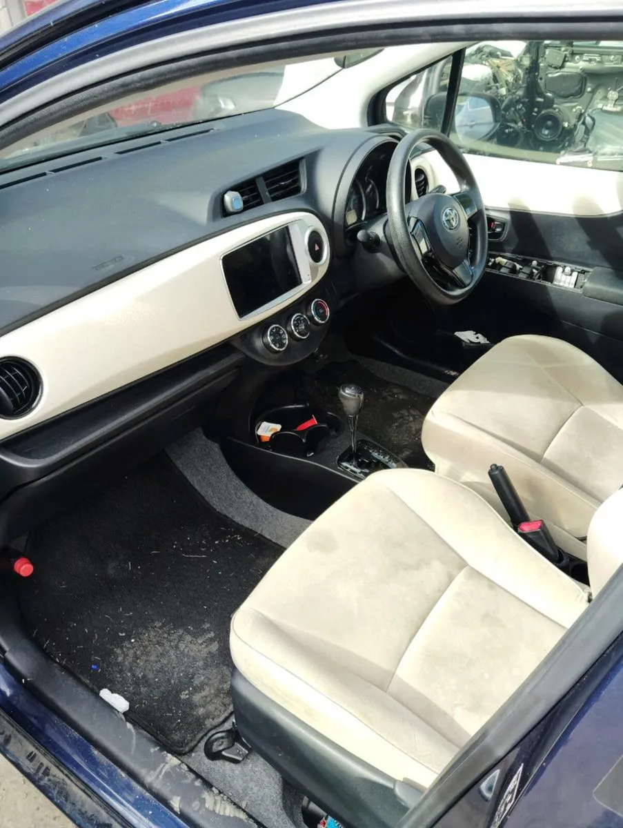Breaking Toyota vitz 2013 petrol - Image 3