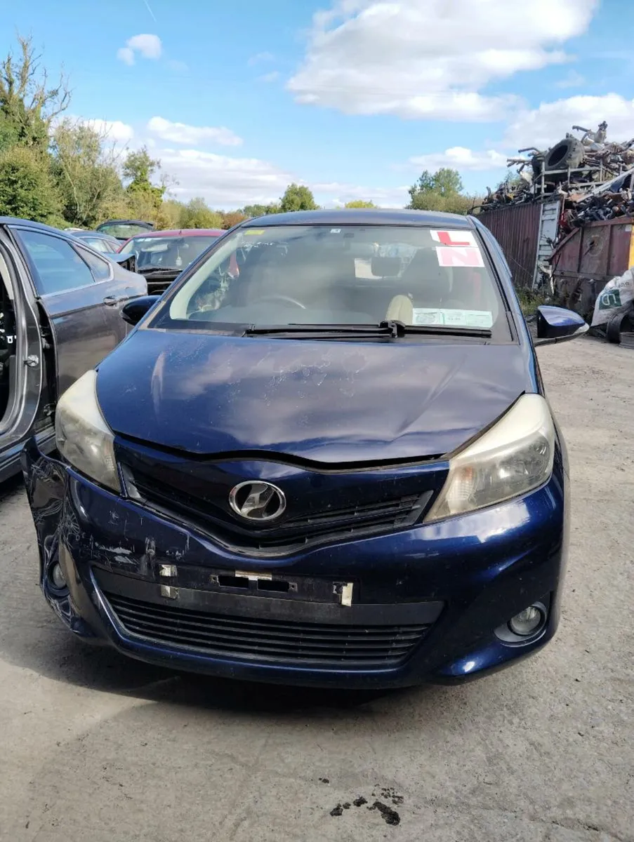 Breaking Toyota vitz 2013 petrol - Image 1