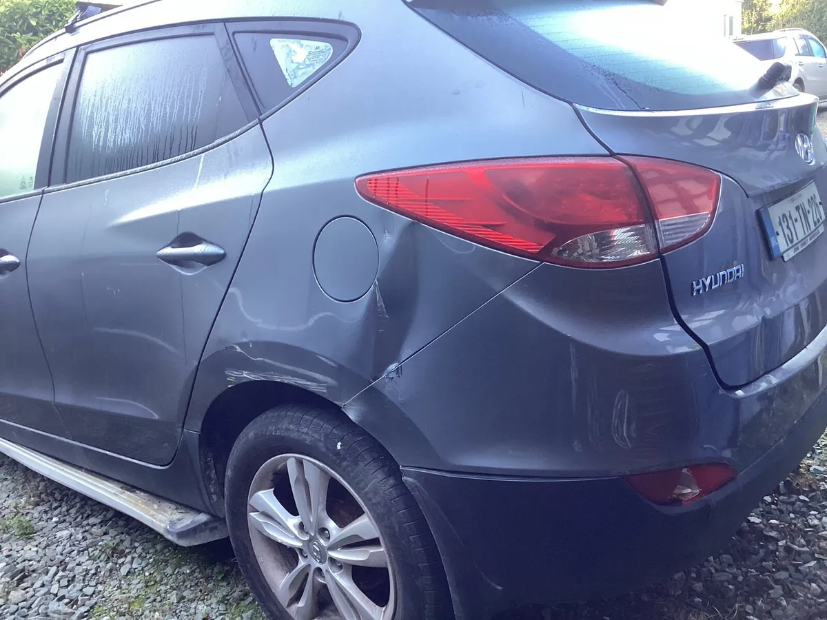 Hyundai ix35 ,,2 ltr diesel,4+4.. 5 speed manual,, - Image 1