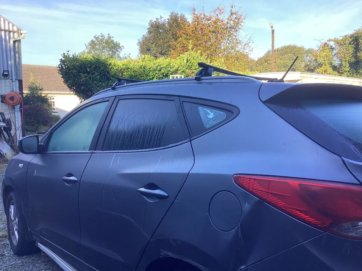 Hyundai ix35 ,,2 ltr diesel,4+4.. 5 speed manual,, - Image 4