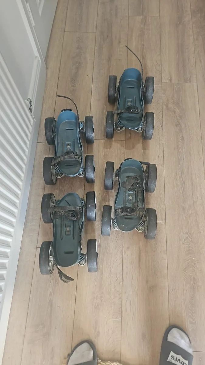 roller blades ( 2 pair ) - Image 3