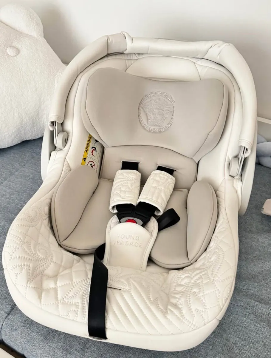 Versace baby car seat - Image 2