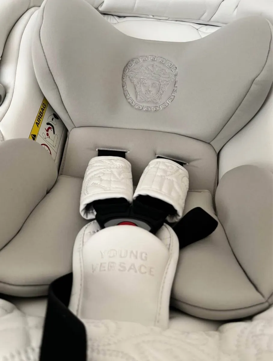 Versace baby car seat - Image 3