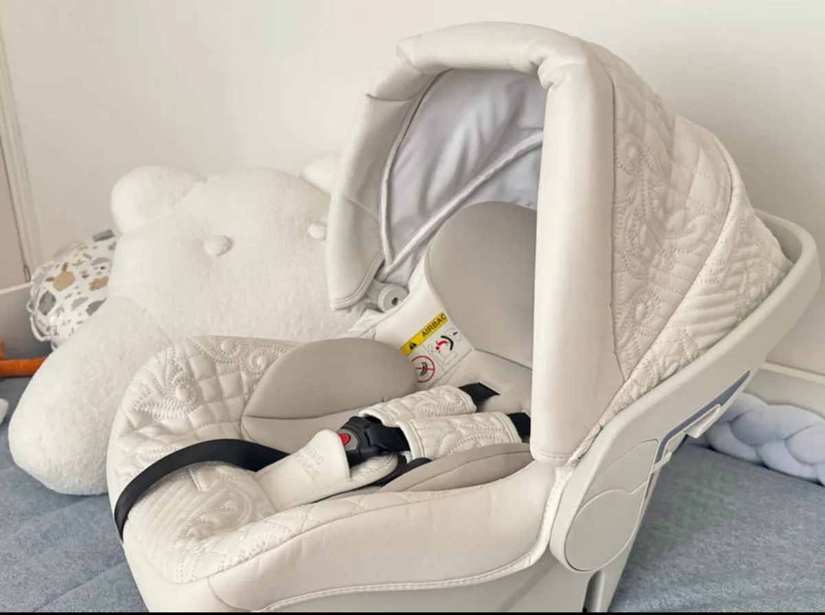 Versace baby car seat - Image 4