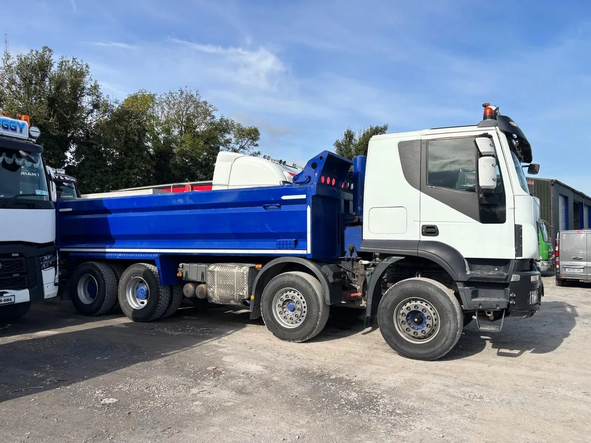 2016 Iveco Trakker - Image 2