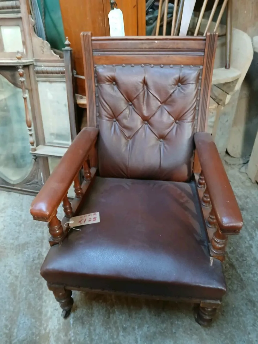 Mixed furniture and odd ment - Image 1