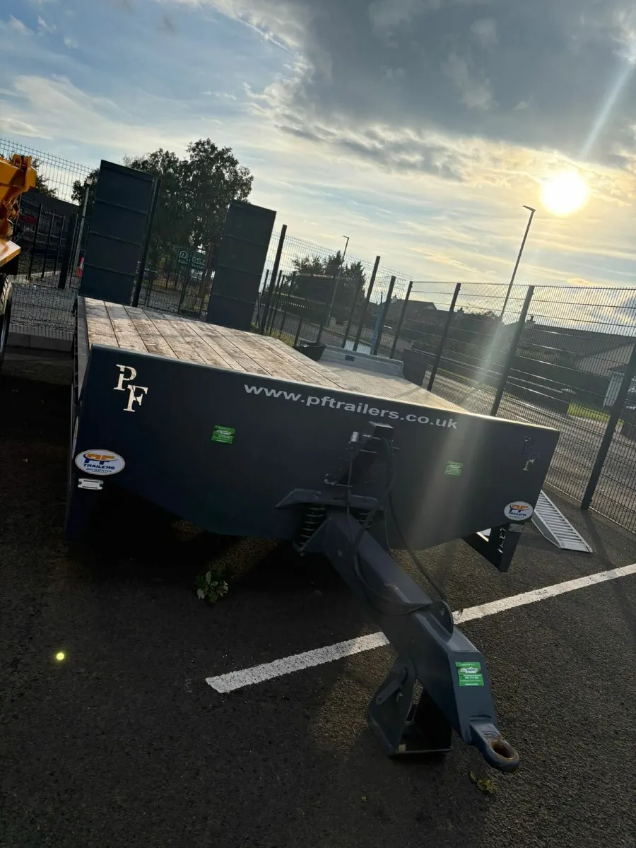 19 TON LOW LOADER - Image 2