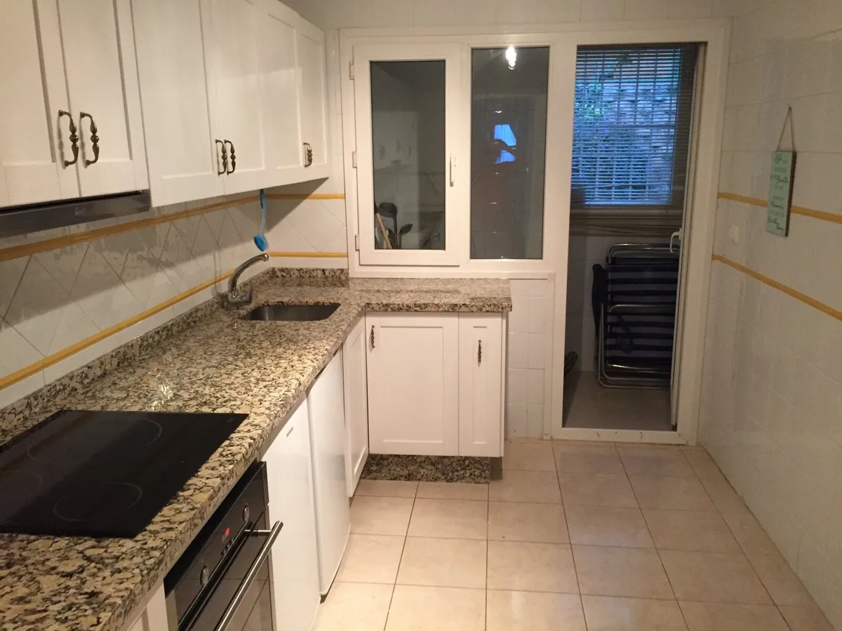 Apartment to rent in stunning Marbella by the sea - Image 4