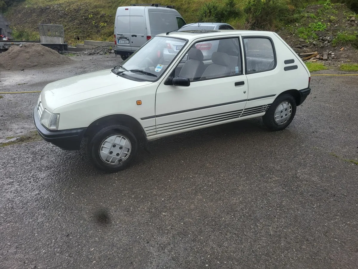 Peugeot 205 1991 - Image 1