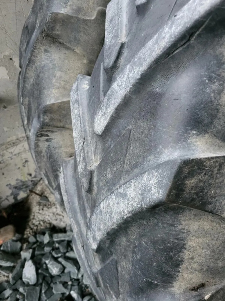 16.9/38 Tyres - Image 3