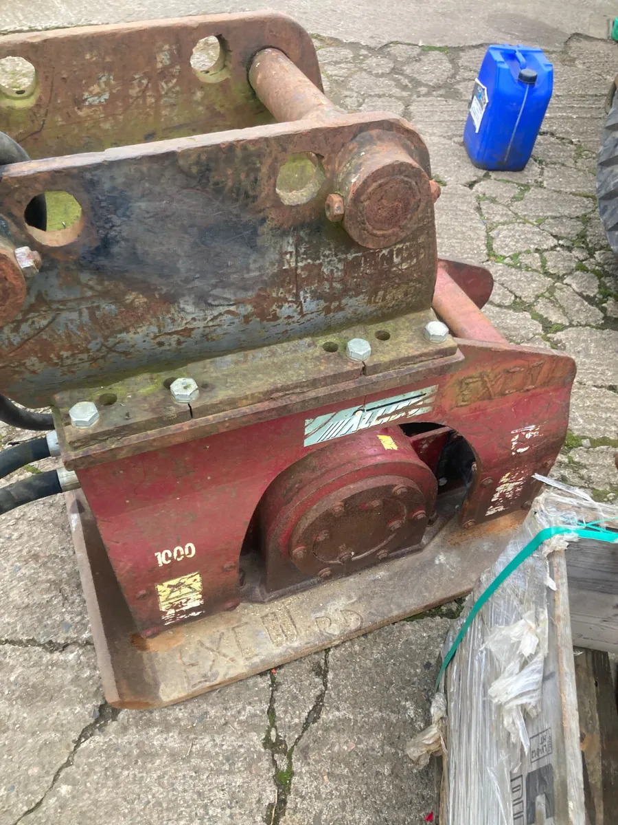 Allied whacker plate to suit 13 ton digger - Image 1