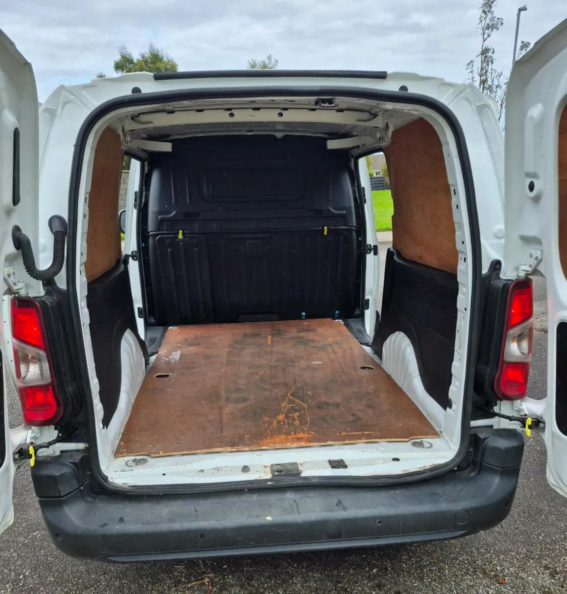 Peugeot Partner 1.5 Diesel Van. - Image 3