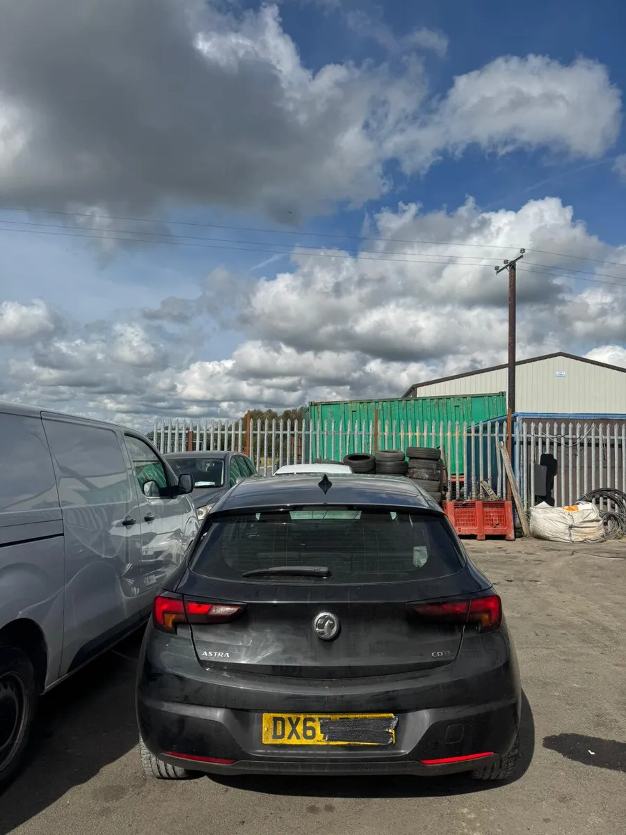 2017 VAUXHALL ASTRA BREAKING - Image 2