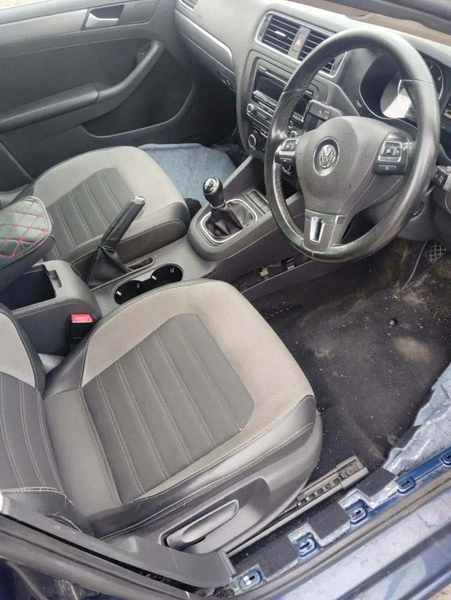 Breaking vw Jetta 2014 1.6tdi cay lp5w lhw - Image 2