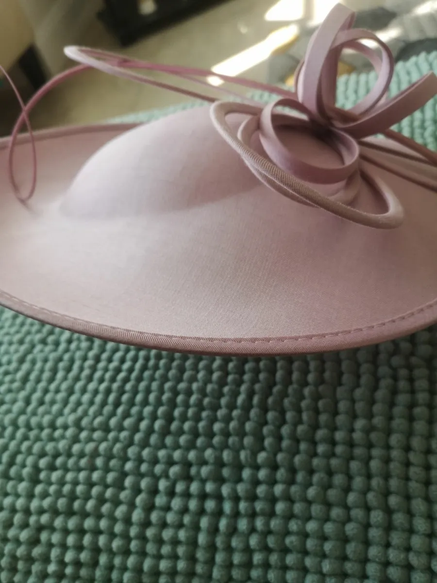 Mother of bride or groom hat  from hobbs - Image 2