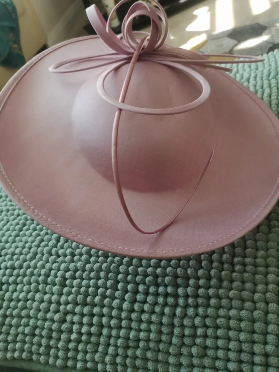 Mother of bride or groom hat  from hobbs - Image 1