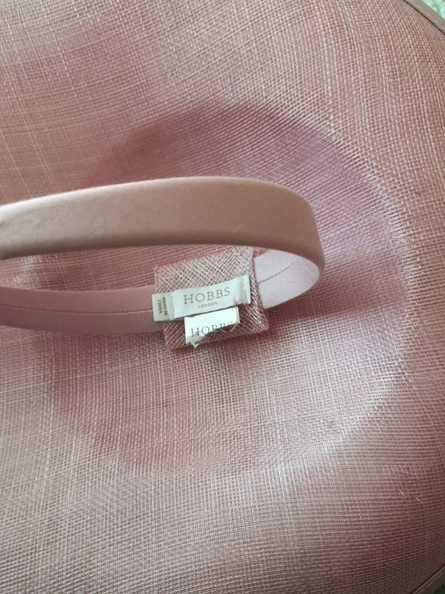 Mother of bride or groom hat  from hobbs - Image 4