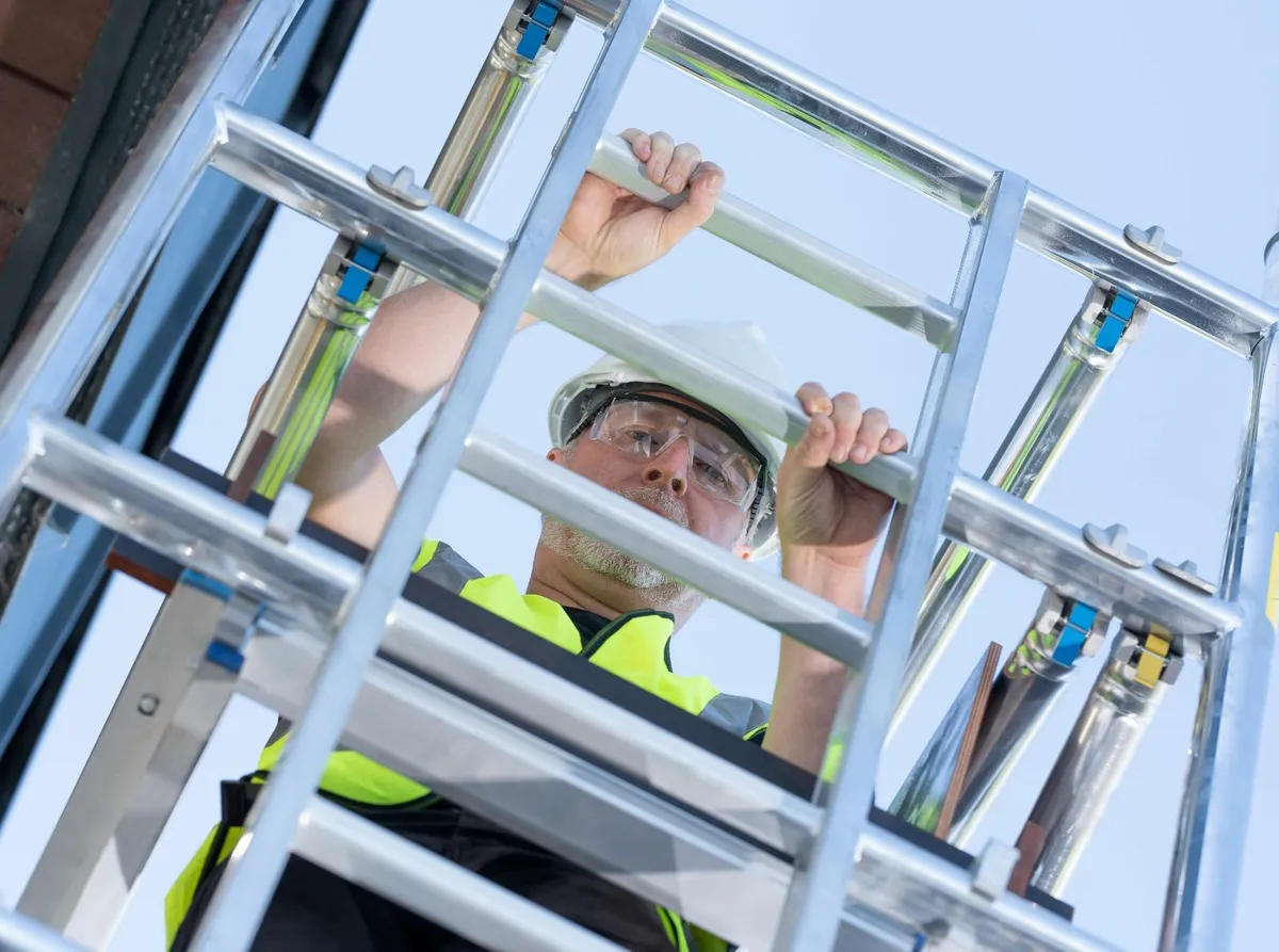 Aluminium folding scaffold tower - Image 4