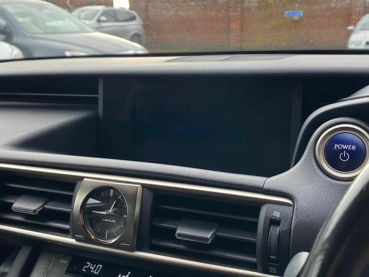 Lexus is 300h - Image 4