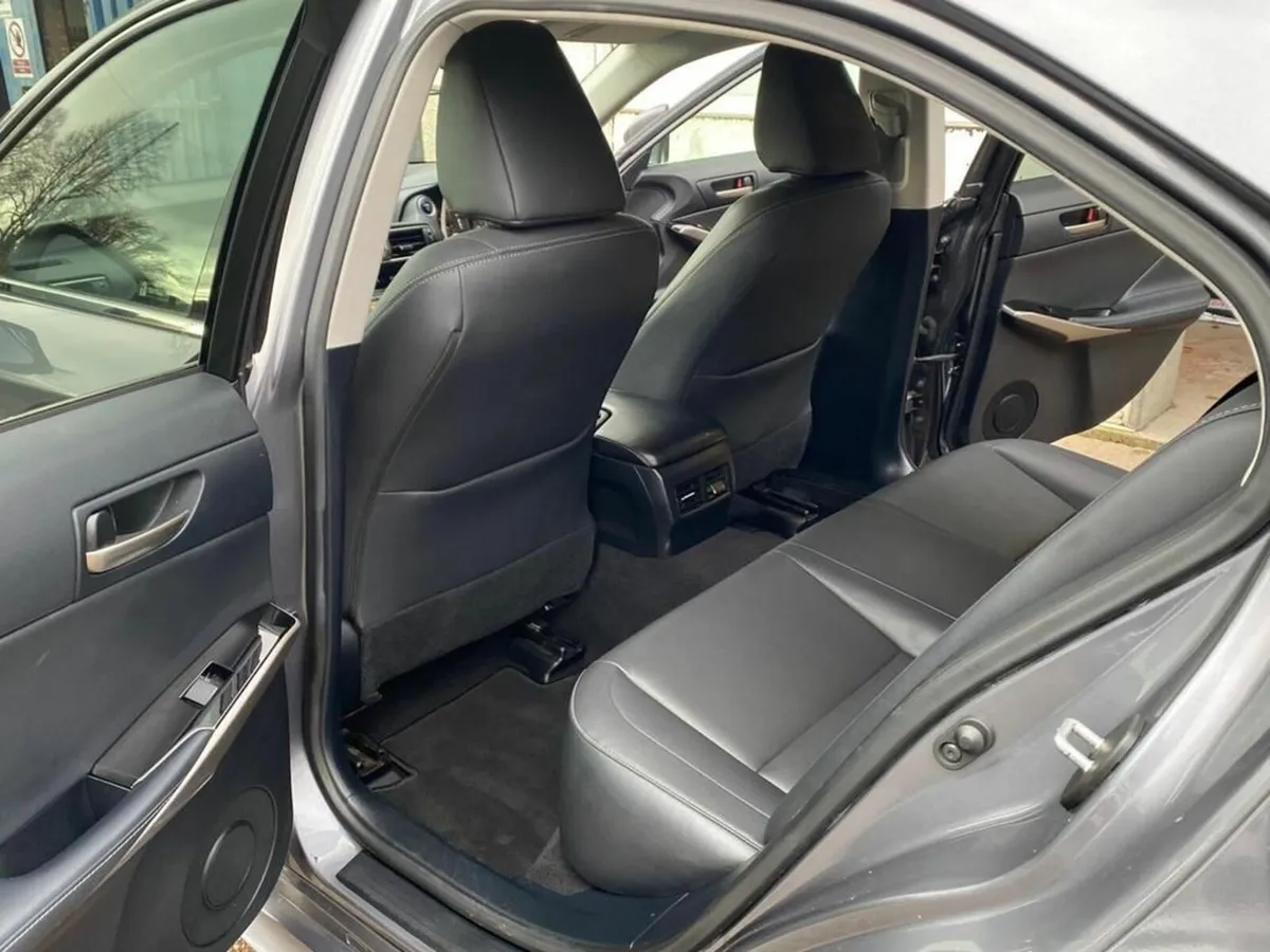 Lexus is 300h - Image 2