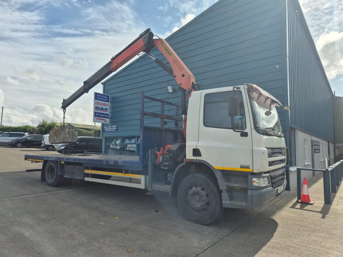2006 DAF CF 18TON FLAT AND CRANE - Image 3