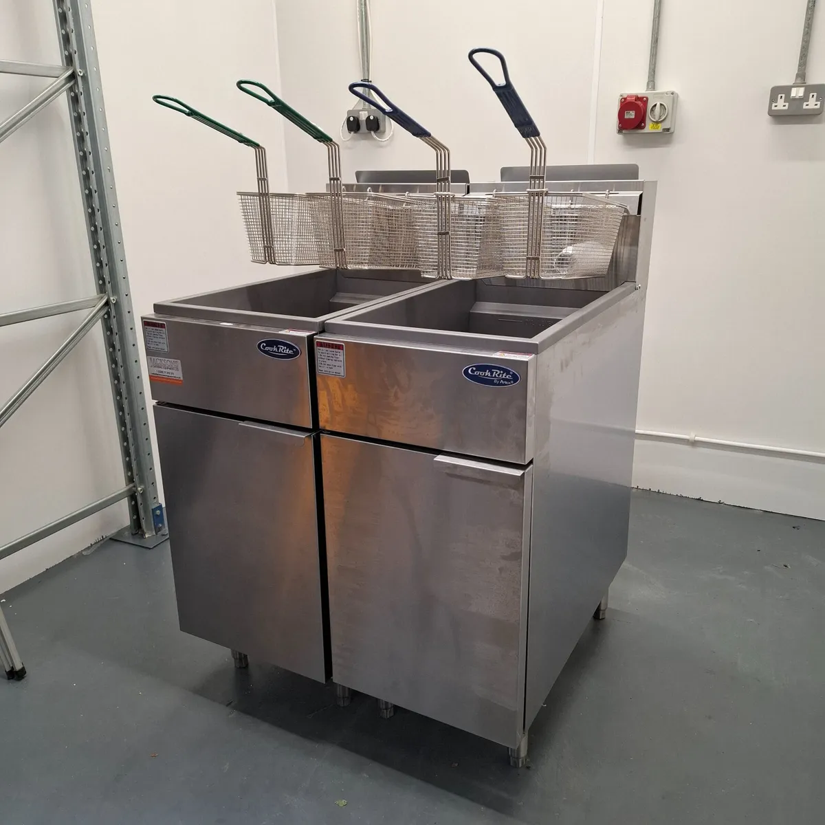 Commercial Fryers Nat/LPG 3 Burner & 4 Burner - Image 2