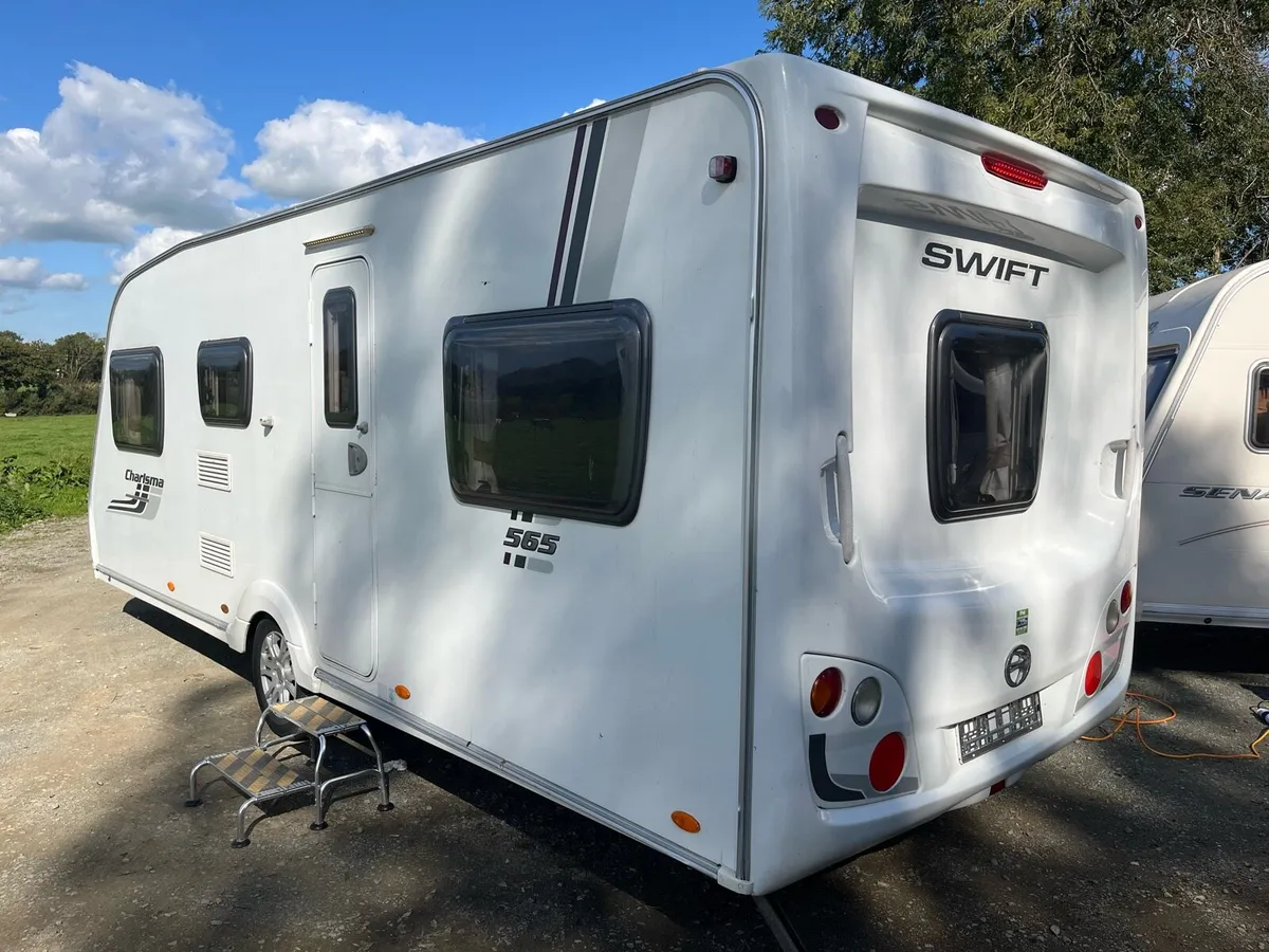 Swift Charisma 585 bunkbeds full awning - Image 2