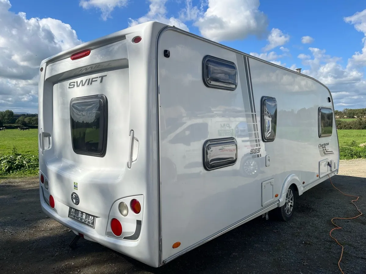 Swift Charisma 585 bunkbeds full awning - Image 3