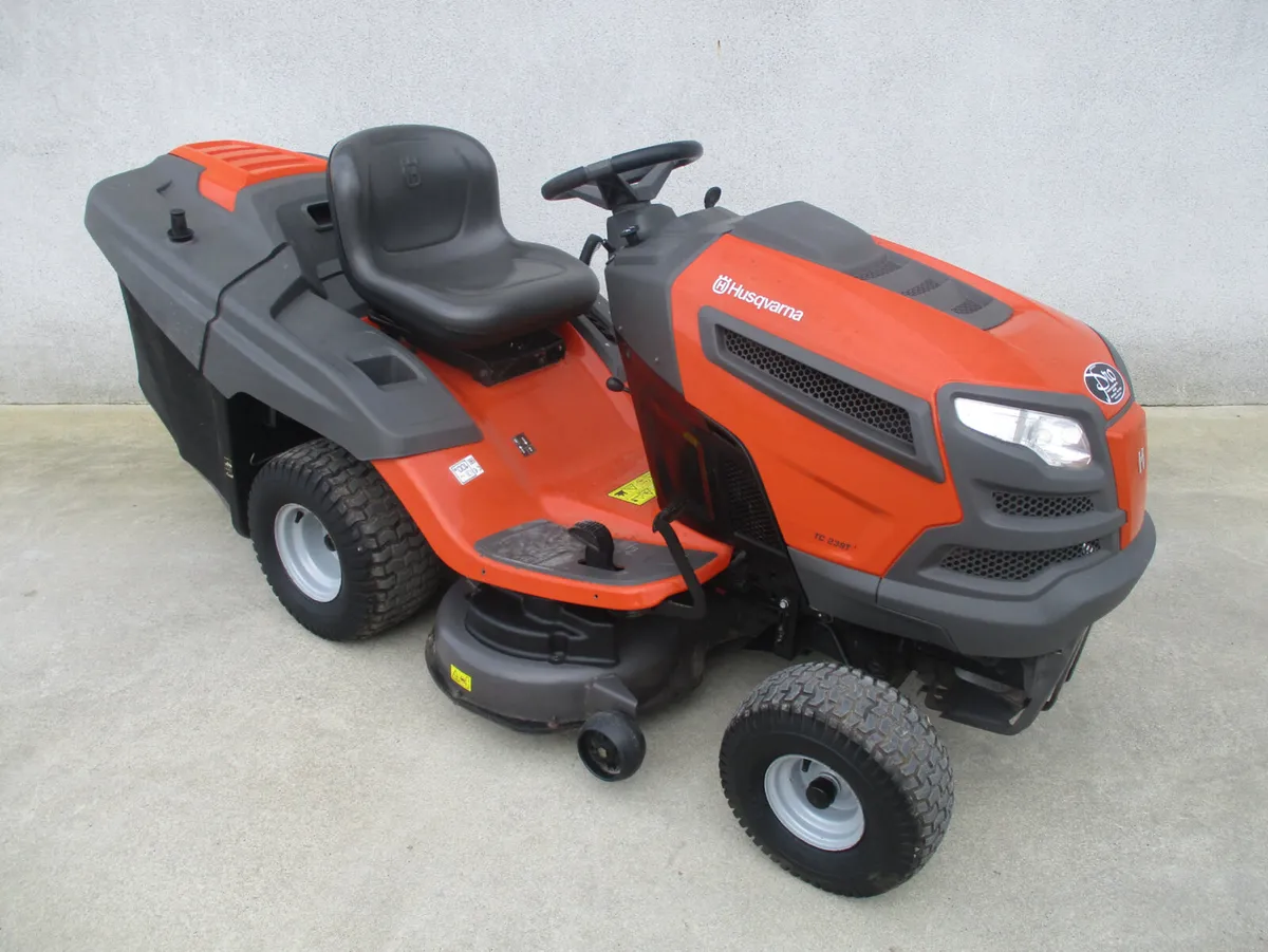Husqvarna tractor mower TC 239 T - Image 1