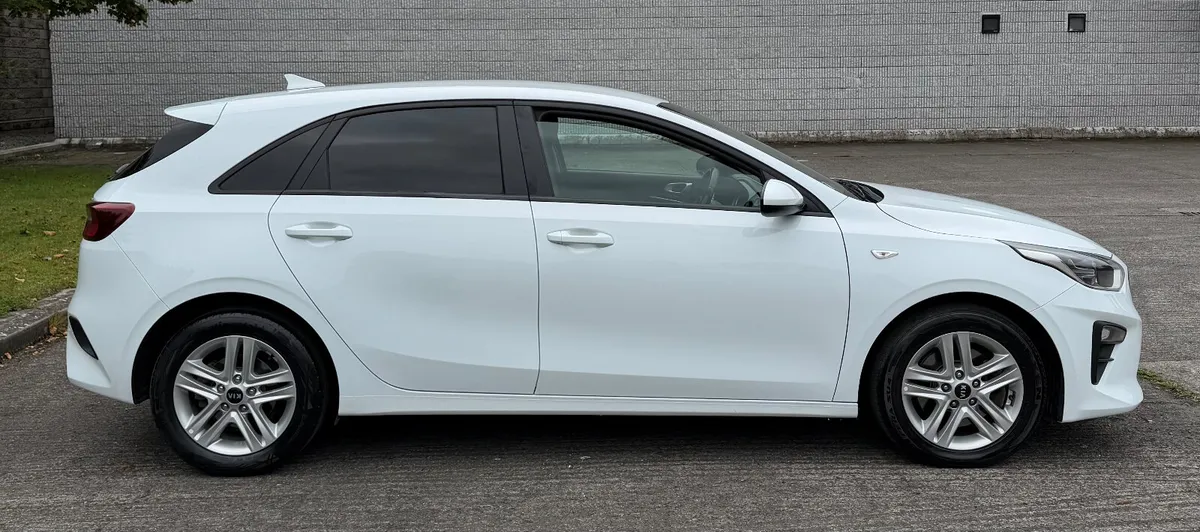 2022 Kia Ceed Commercial - Image 3