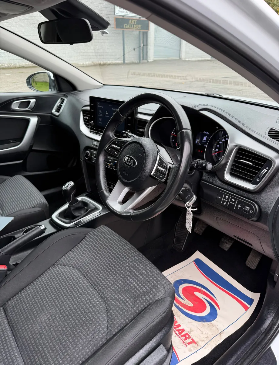 2022 Kia Ceed Commercial - Image 4