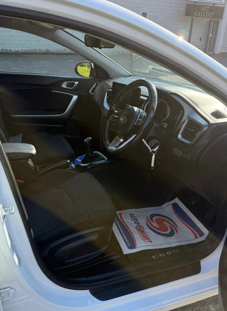 2021 Kia Ceed Commercial - Image 4