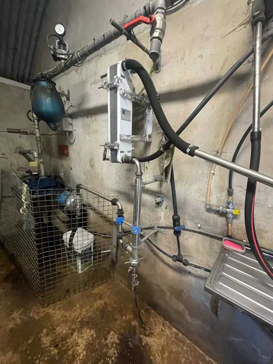 8 unit dairy master milking machine - Image 3