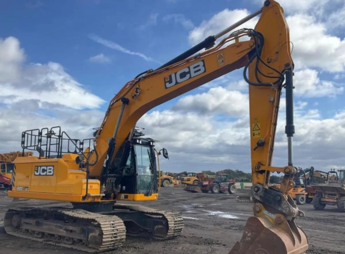 2022 JCB 220X Only 3100Hrs - MULLANS