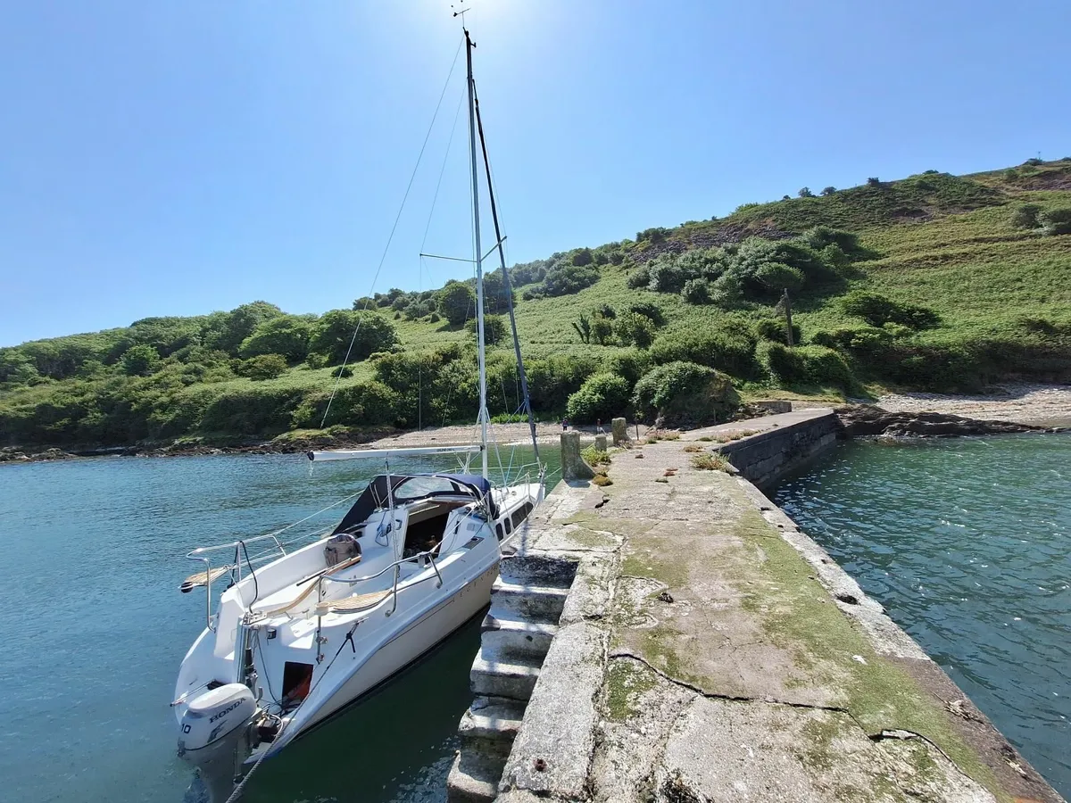 Sailing yacht - Image 1