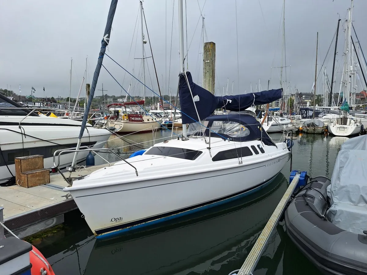 Sailing yacht - Image 1