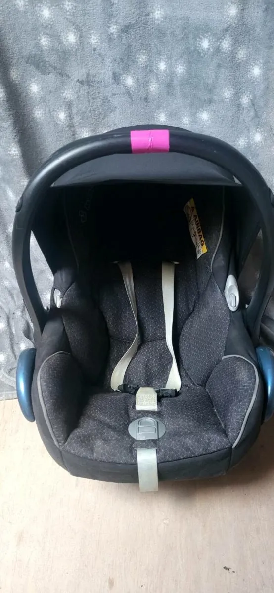 Maxi Cosi car seat - Image 2