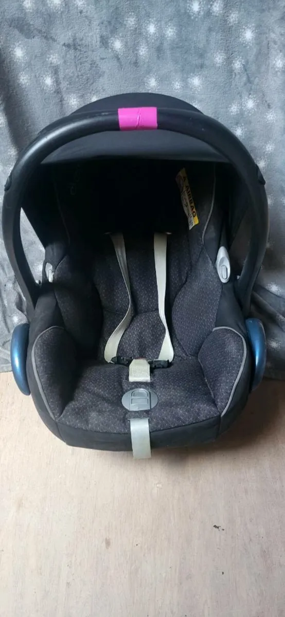 Maxi Cosi car seat - Image 3