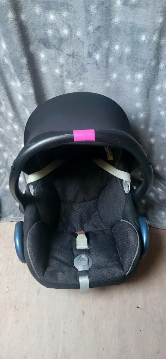 Maxi Cosi car seat - Image 4