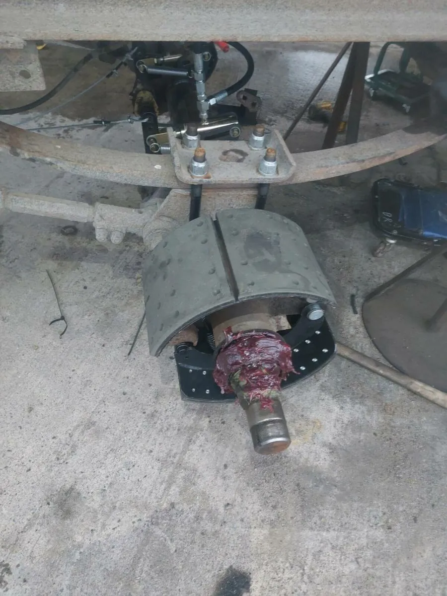 Air brakes and brake shoes - Image 1