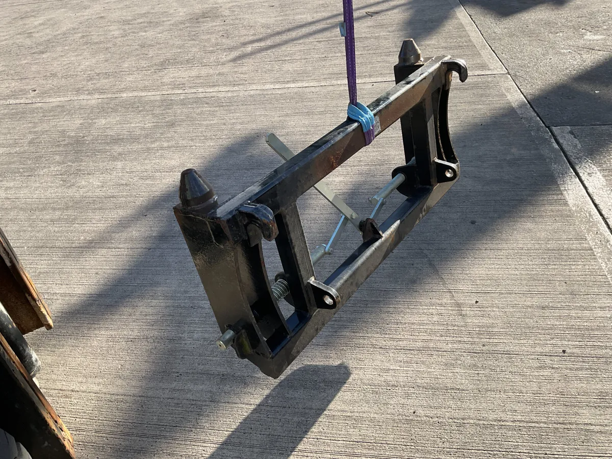 Euro to Pin & Cone Adaptor - Image 1