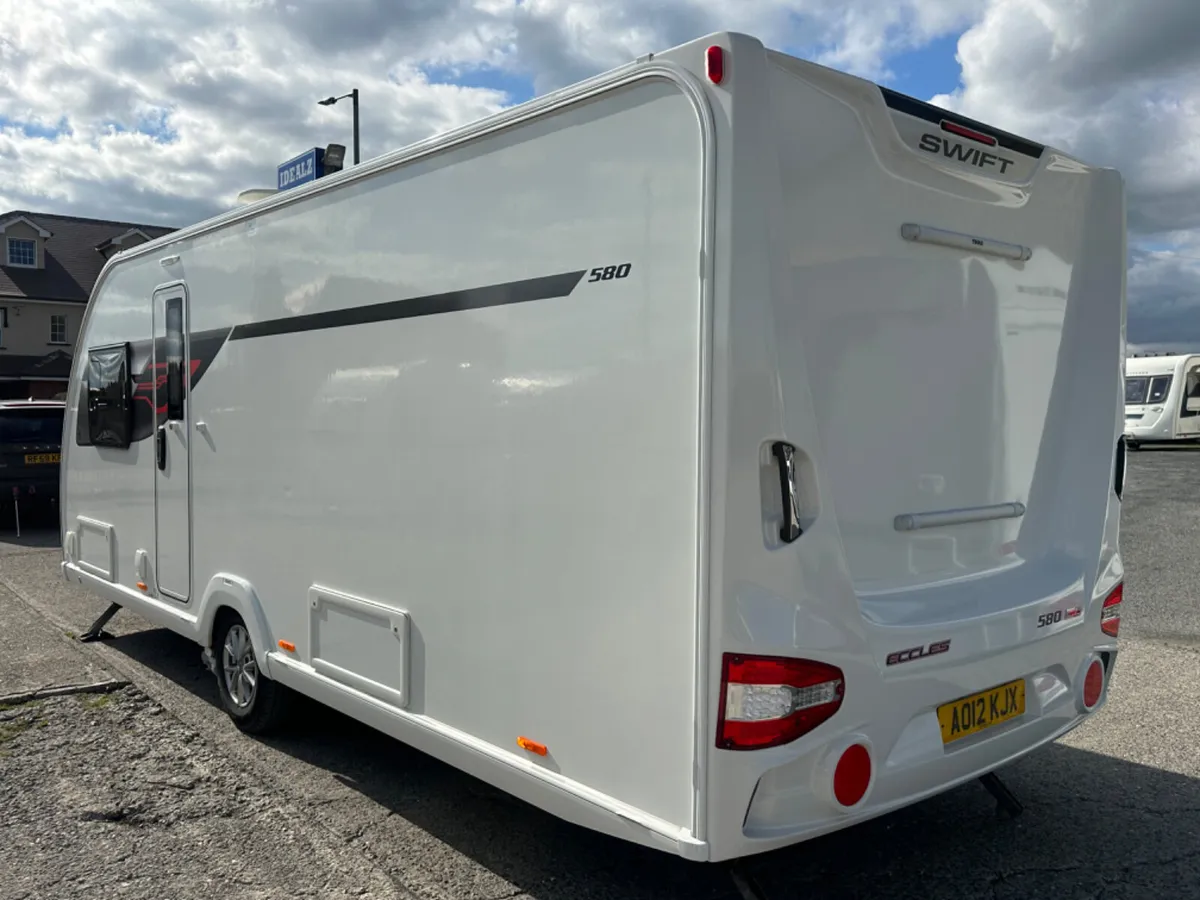 ⭐️ 2018 SWIFT STERLING ISLAND BED ⭐️ - Image 2