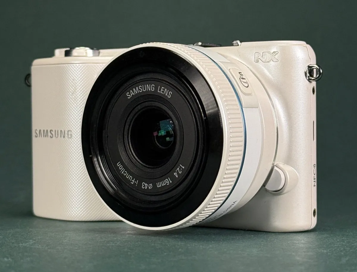 Samsung NX2000 with Samsung 16mm f/2.4 Wide Lens - Image 2
